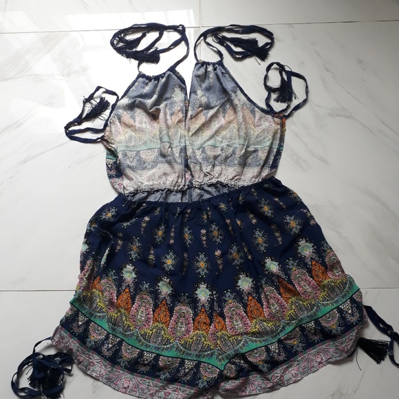 NWOT Romper! Lowcut and backless! - Picture 3 of 4